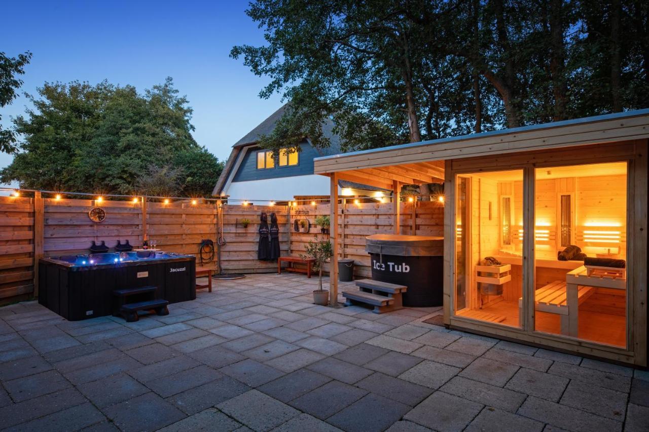 The Island Life Texel Met Jacuzzi Villa De Koog  Exteriör bild