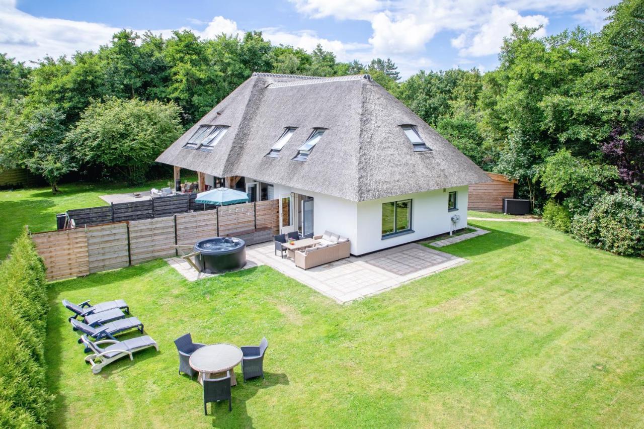 The Island Life Texel Met Jacuzzi Villa De Koog  Exteriör bild